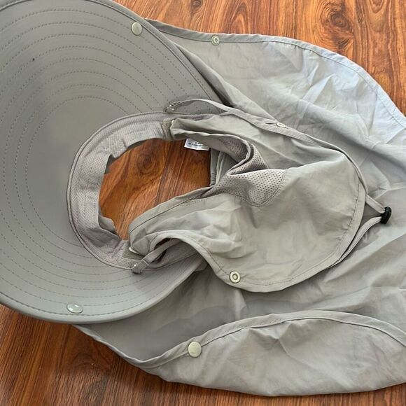 NWT Lc dolida extra large brim gray visor with neck panel - Picture 3 of 6